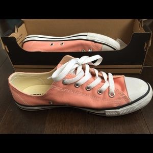 BNIB pink Converse